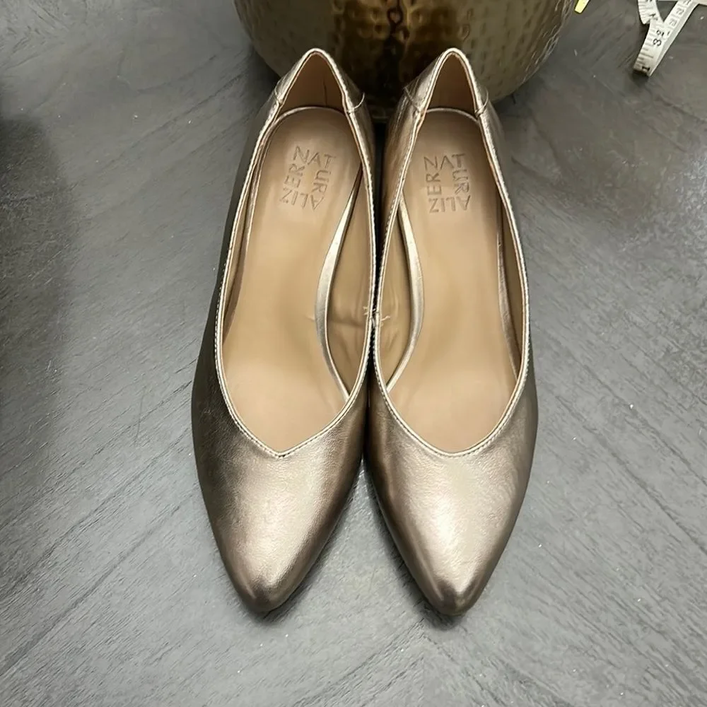 NATURALIZER Malynn Pumps Women's Shoes In Warm Silver (WIDE)